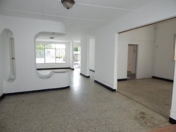casa-local en arriendo/venta en el porvenir. Cod V62967