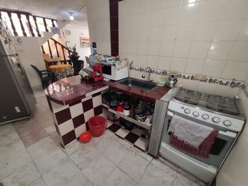 casa en venta en la parada. Cod V26819