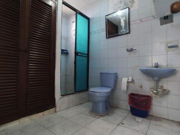 casa en venta en la parada. Cod V26819