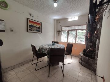 casa en venta en la parada. Cod V26819