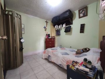 casa en venta en la parada. Cod V26819