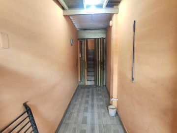 casa en venta en la parada. Cod V26819