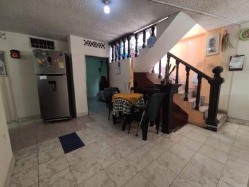 casa en venta en la parada. Cod V26819