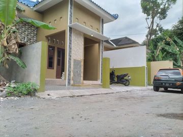 RUMAH SIAP HUNI DESAIN ETNIK MODERN TANAH LUAS DI KALASAN