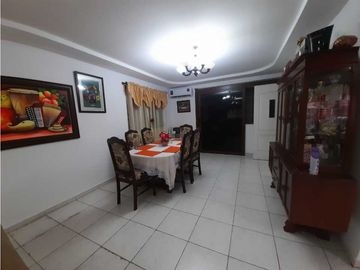 SAN ANTONIO / CASA DE DOS NIVELES / 3 RECAMARAS / OFICINA / 258M2 / YL