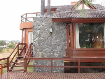 CHALET DE CATEGORIA EN BARRIO CERRADO LOMAS DEL REY. MAYU SUMAJ