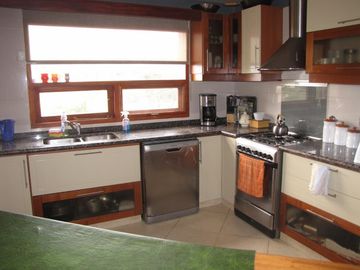 CHALET DE CATEGORIA EN BARRIO CERRADO LOMAS DEL REY. MAYU SUMAJ
