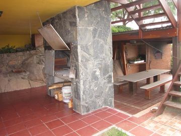 CHALET DE CATEGORIA EN BARRIO CERRADO LOMAS DEL REY. MAYU SUMAJ
