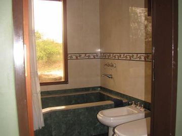 CHALET DE CATEGORIA EN BARRIO CERRADO LOMAS DEL REY. MAYU SUMAJ