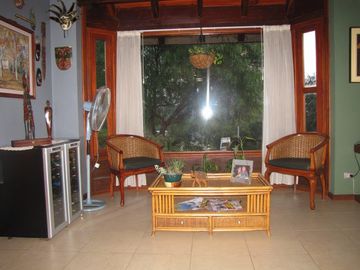 CHALET DE CATEGORIA EN BARRIO CERRADO LOMAS DEL REY. MAYU SUMAJ