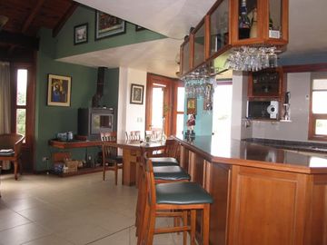 CHALET DE CATEGORIA EN BARRIO CERRADO LOMAS DEL REY. MAYU SUMAJ
