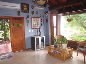 CHALET DE CATEGORIA EN BARRIO CERRADO LOMAS DEL REY. MAYU SUMAJ