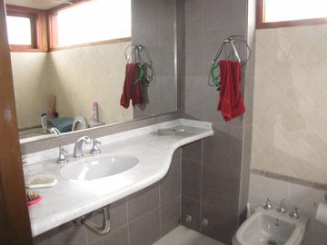 CHALET DE CATEGORIA EN BARRIO CERRADO LOMAS DEL REY. MAYU SUMAJ