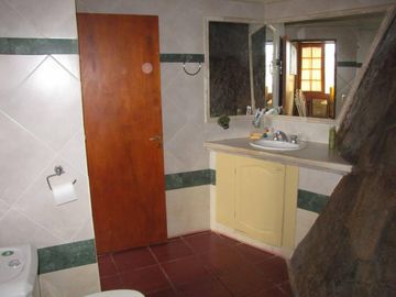 CHALET DE CATEGORIA EN BARRIO CERRADO LOMAS DEL REY. MAYU SUMAJ