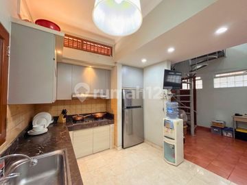 Rumah Mewah di Area Premium Tebet Barat, Akses Lebar