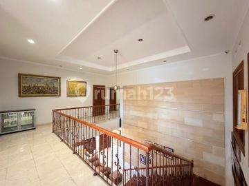 Rumah Mewah di Area Premium Tebet Barat, Akses Lebar