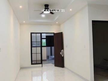 Dijual Rumah Siap Huni Rapih  Di Cluster Harapan Indah 2 Bekasi