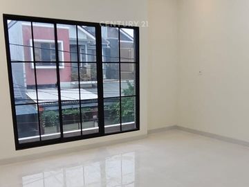 Dijual Rumah Siap Huni Rapih  Di Cluster Harapan Indah 2 Bekasi