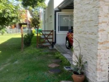 CASA DE 4 AMB EN B° ALTOS DE HUDSON II