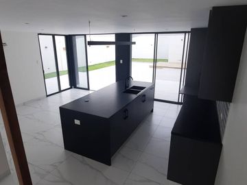 SE VENDE CASA DUPLEX EN URB. LA PUNTILLA