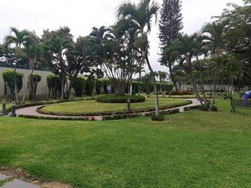SE VENDE CASA DUPLEX EN URB. LA PUNTILLA