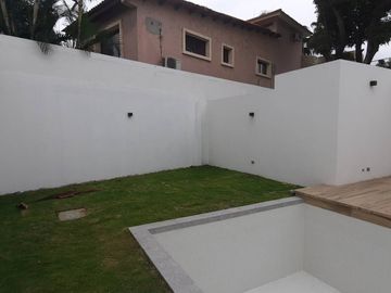 SE VENDE CASA DUPLEX EN URB. LA PUNTILLA