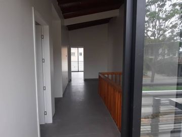 SE VENDE CASA DUPLEX EN URB. LA PUNTILLA