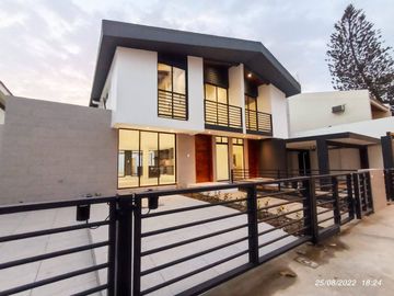 SE VENDE CASA DUPLEX EN URB. LA PUNTILLA