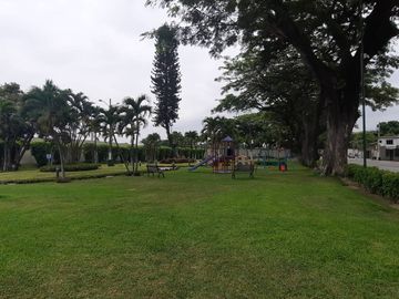 SE VENDE CASA DUPLEX EN URB. LA PUNTILLA