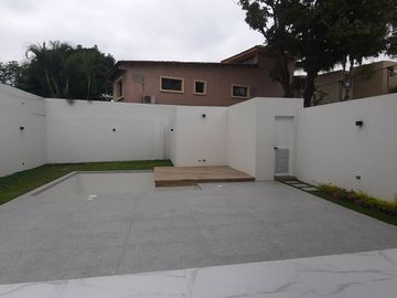 SE VENDE CASA DUPLEX EN URB. LA PUNTILLA