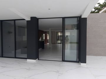 SE VENDE CASA DUPLEX EN URB. LA PUNTILLA