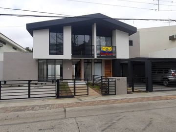 SE VENDE CASA DUPLEX EN URB. LA PUNTILLA
