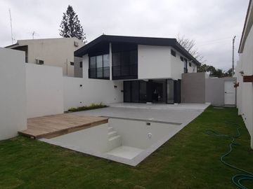SE VENDE CASA DUPLEX EN URB. LA PUNTILLA