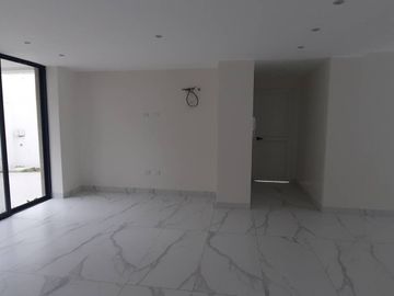 SE VENDE CASA DUPLEX EN URB. LA PUNTILLA