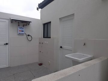 SE VENDE CASA DUPLEX EN URB. LA PUNTILLA