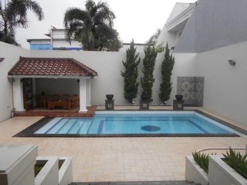 DIJUAL RUMAH MEWAH DENGAN KOLAM RENANG - QUEBEC MANSION, LEBAK BULUS