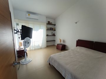 casa en venta en ricaurte. Cod V51815