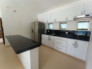 casa en venta en ricaurte. Cod V51815