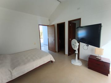 casa en venta en ricaurte. Cod V51815