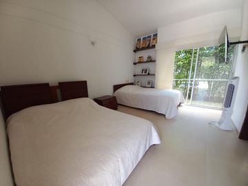 casa en venta en ricaurte. Cod V51815