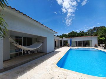 casa en venta en ricaurte. Cod V51815