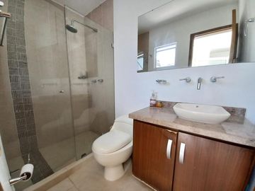 casa en venta en ricaurte. Cod V51815