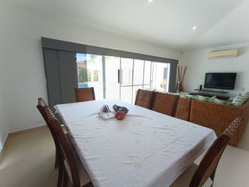 casa en venta en ricaurte. Cod V51815