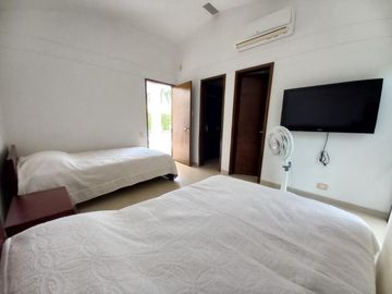 casa en venta en ricaurte. Cod V51815