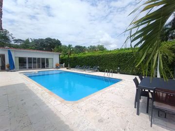 casa en venta en ricaurte. Cod V51815
