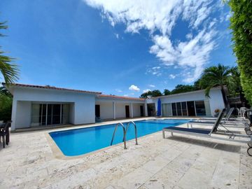 casa en venta en ricaurte. Cod V51815