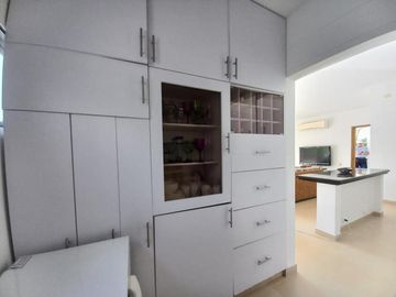 casa en venta en ricaurte. Cod V51815