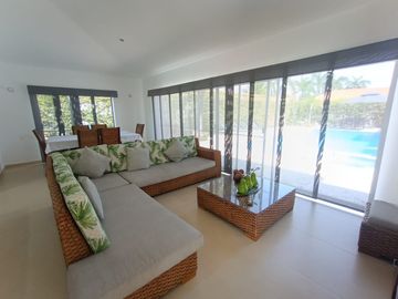 casa en venta en ricaurte. Cod V51815