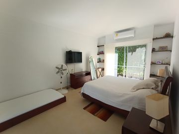 casa en venta en ricaurte. Cod V51815