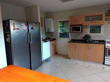 Excelente casa en venta 5 ambientes con cochera en Santa Maria de los Olivos -  Malvinas Argentinas